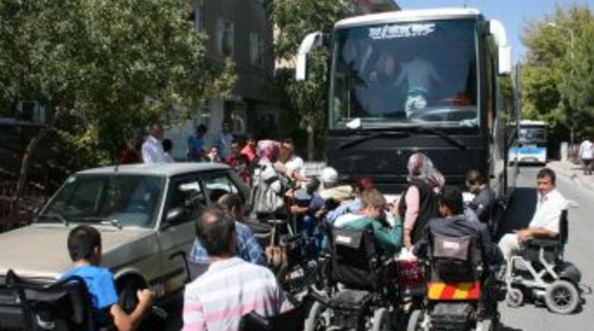 Niğde Belediyesi Engelliler I&ccedil;in Gezi D&uuml;zenledi