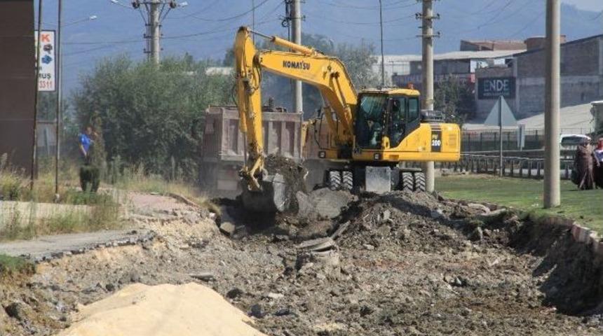 Mesudiye Mahallesi'nde Yol &Ccedil;alışması S&uuml;r&uuml;yor