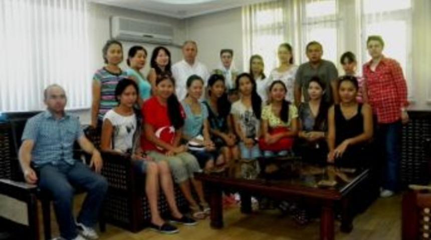 Kazaklardan Belediye Başkanı Civelek'e Teşekk&uuml;r Ziyareti