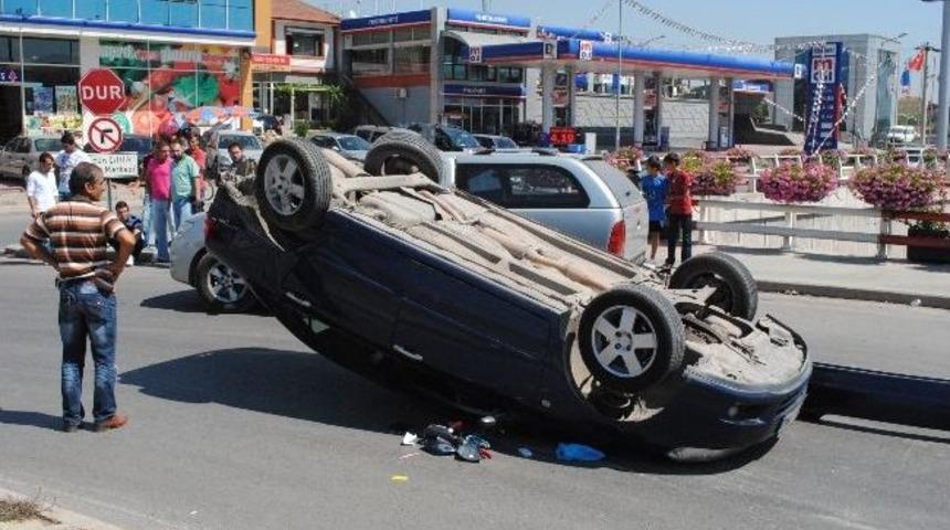 D&ouml;ner Kavşakta Takla Attı