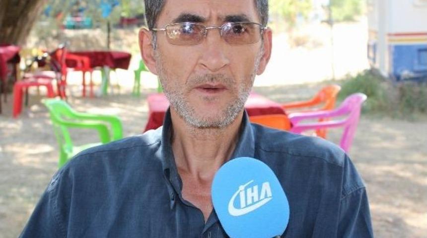 K&ouml;y Muhtarı, Tatilcileri &Ccedil;ekmek İ&ccedil;in &Ccedil;&ouml;p Topluyor