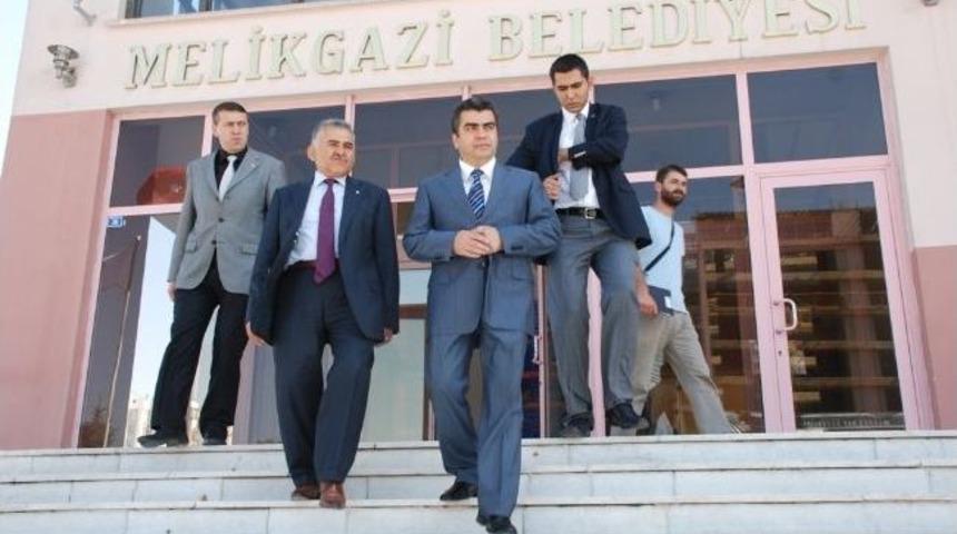 Kayseri Valisi D&uuml;zg&uuml;n, Melikgazi Belediyesi'ni Ziyaret Etti