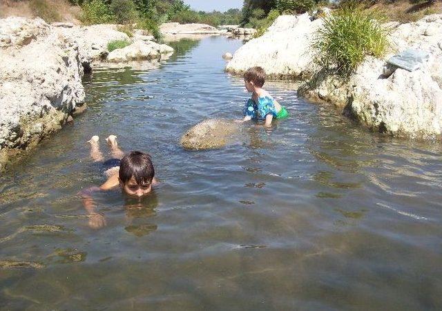 Kazdağları'nın Soğuk Sularında Serinlediler