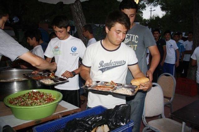 Anadolu Gençlik Derneği Çadır Kampı Ayvalık’ta