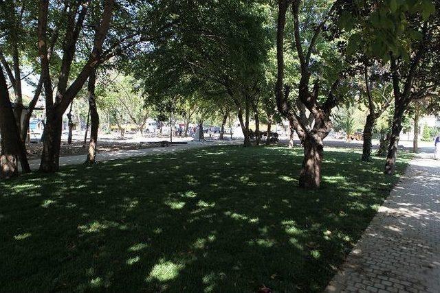 Şemsiyeli Park Açılışa Hazırlanıyor