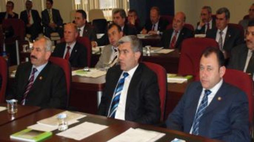 Yarı Olimpik Y&uuml;zme Havuzu, Arsa Devrini Bekliyor