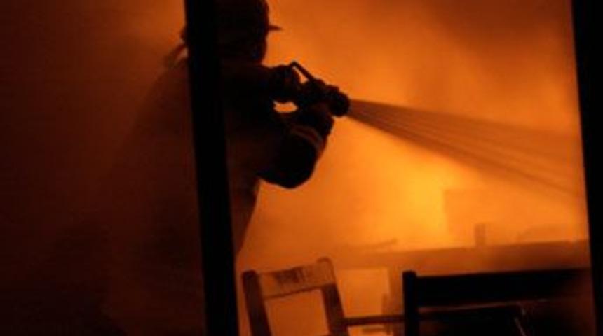 İki kız kardeş yanarak can verdi