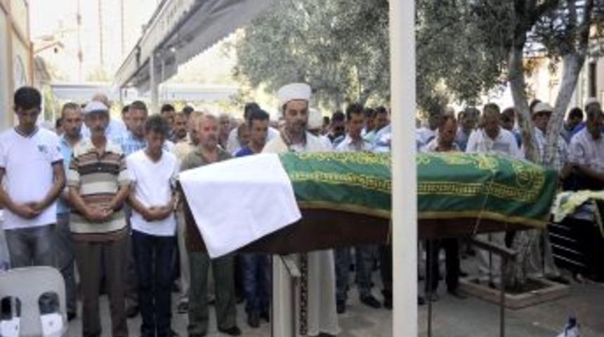 Babanın &Ouml;ld&uuml;rd&uuml;ğ&uuml; &Ccedil;ocuklar Toprağa Verildi