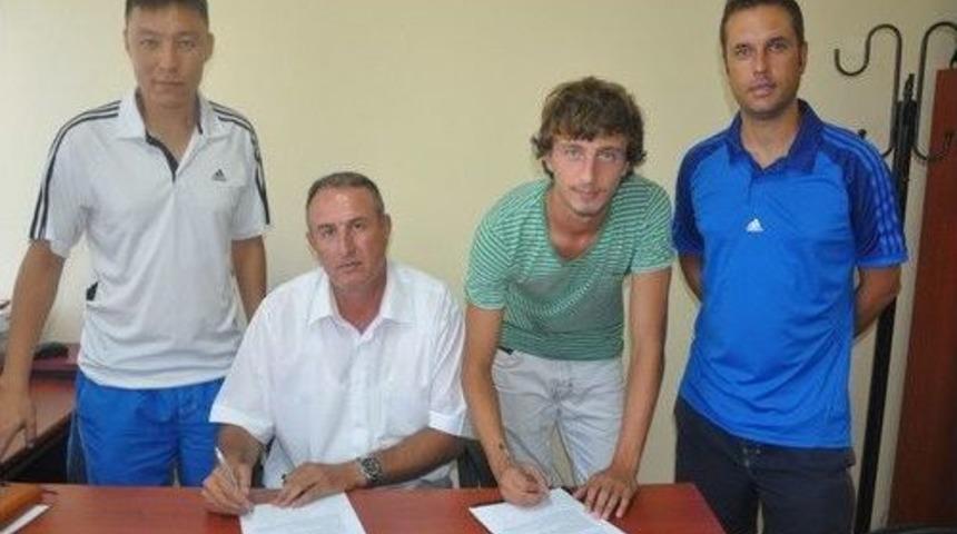 Salihli Belediyespor, T&uuml;ğ&uuml; İle S&ouml;zleşme İmzaladı