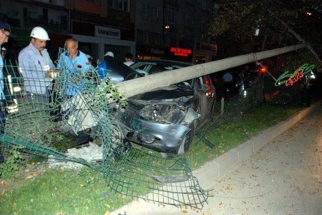 Kütahya'da Trafik Kazası: 2 Yaralı