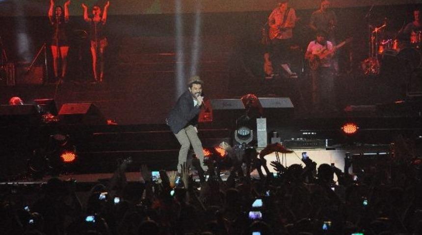 &Uuml;nl&uuml; Sanat&ccedil;ılar, Malatya&rsquo;da Unutulmaz Bir Gece Yaşattı