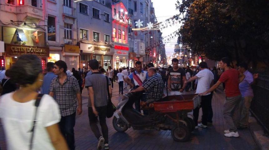 Taksim&rsquo;de Bedensel Engelli Şahıstan ABD Protestosu
