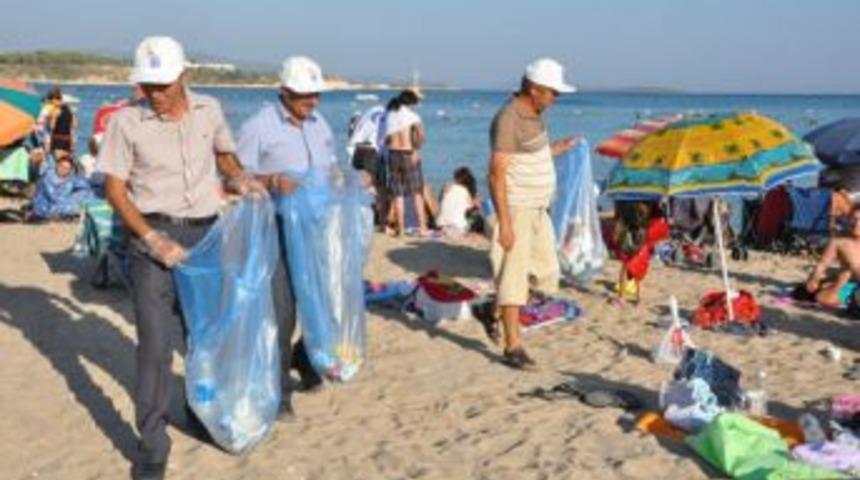 Didim Belediye personelinden kıyı temizliği