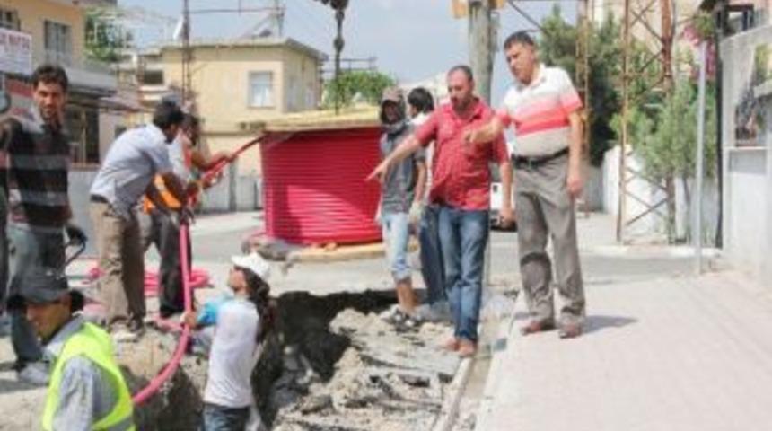 Erzin'de Elektrik Hatları Yeraltına Alınıyor