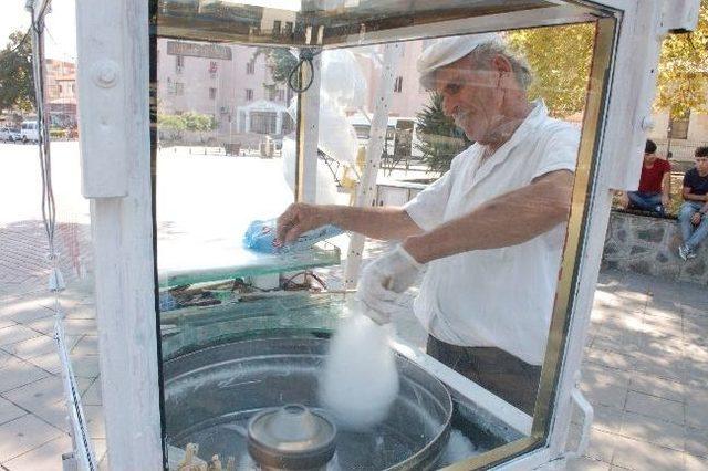 Nostalji Pamuk Şekerini, Güneş Paneli İle Yapıyor