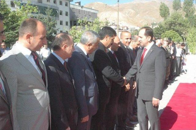 Hakkari’nin Yeni Valisi Kalkan Görevine Başladı