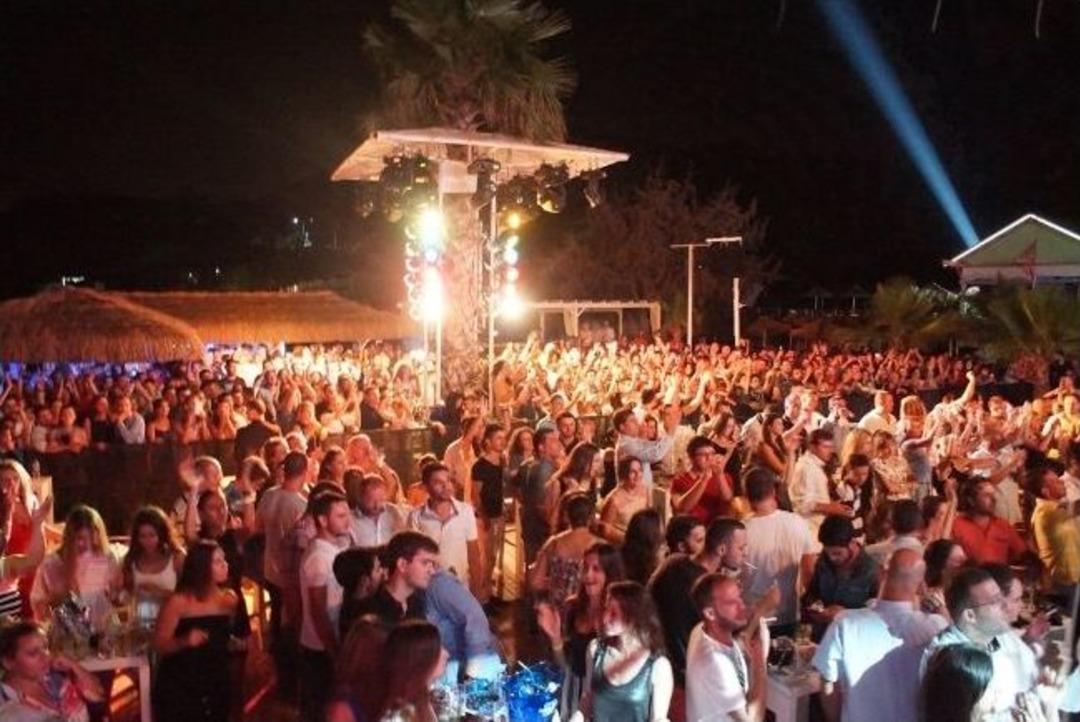 Murat Dalkılı&ccedil; Ve Ozan &Ccedil;olakoğlu Mambo Beach Club&rsquo;ta