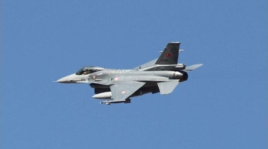 &lsquo;vur&rsquo; Emriyle Havalanan F 16 Savaş U&ccedil;akları Suriye Sınırında Keşif Yaptı