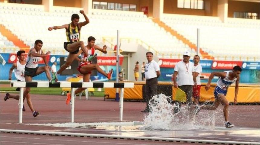 B&uuml;y&uuml;kşehirli Atletler Madalyaya Doymuyor