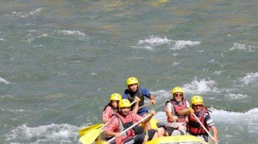 Botan &Ccedil;ayı'nda Rafting Heyecanı