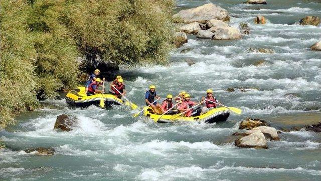 Botan Çayı'nda Rafting Heyecanı