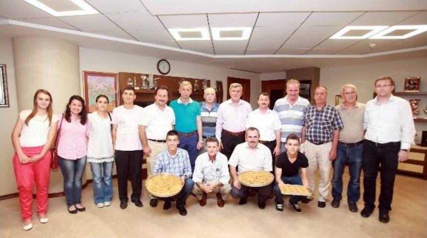 Başkan Karaosmanoğlu'na Boşnak B&ouml;rekli Ziyaret