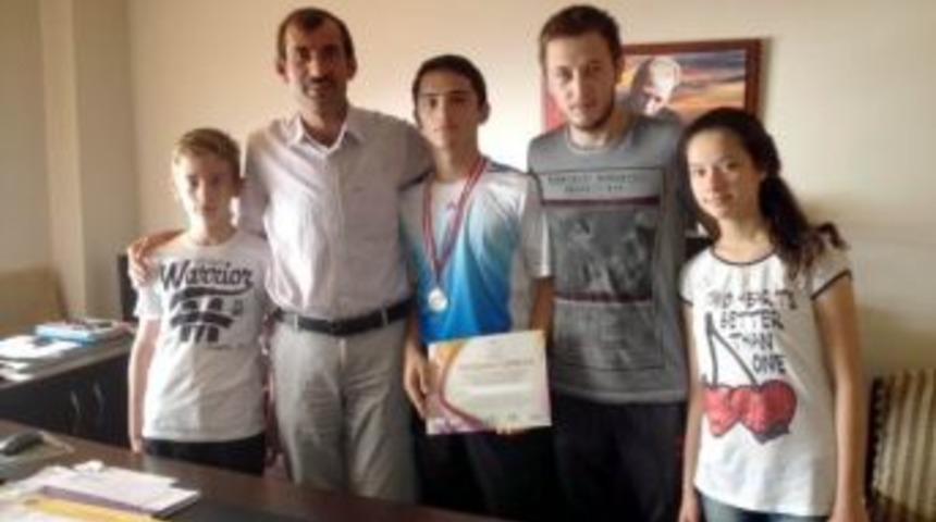 Şampiyon Kareteciler Belediye Başkanını Ziyaret Etti