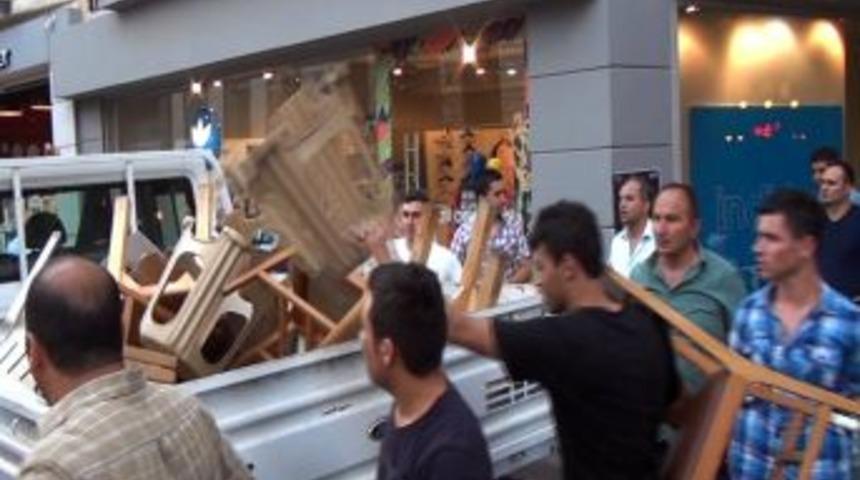 Beyoğlu&rsquo;nda 'masa sandalye' gerginliği