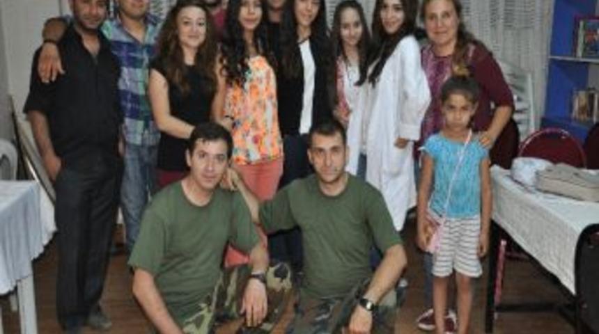 'mekansızlar' Yeni Tiyatro Oyunuyla Somalıların Huzuruna &Ccedil;ıkıyor