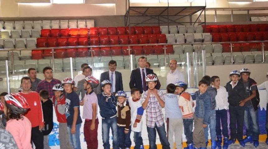 Aşkaleli &Ouml;ğrenciler Buz Pateni Tanıştı