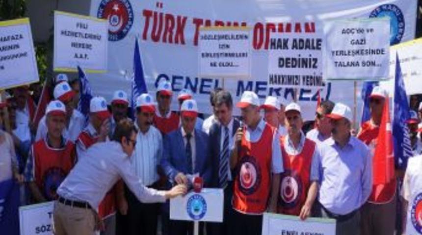 &Ccedil;alışma Bakanlığı &Ouml;n&uuml;nde 'toplu S&ouml;zleşme' Protestosu