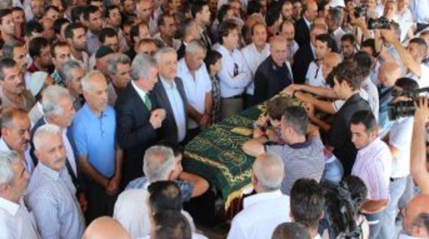 Bı&ccedil;aklı Saldırıda &Ouml;len Belediye Başkanı Ateş, Elazığ'da Defnedildi