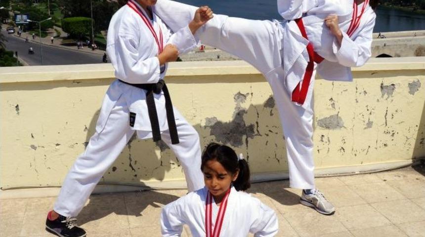 Adanalı Karateciler, Erzurum'dan 1 Altın, 2 G&uuml;m&uuml;ş Ile D&ouml;nd&uuml;