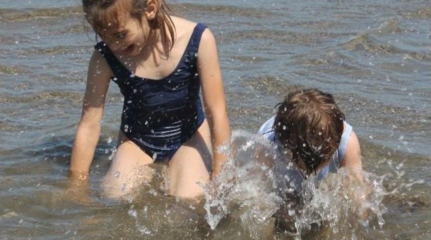 Karadeniz&rsquo;e Serinlemek İ&ccedil;in Tatile Gelenler Hayal Kırıklığı Yaşadı