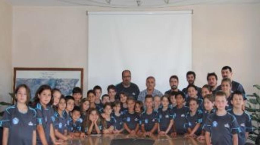 Sakaryalı Y&uuml;z&uuml;c&uuml;ler, Hendek Kampını Tamamladı