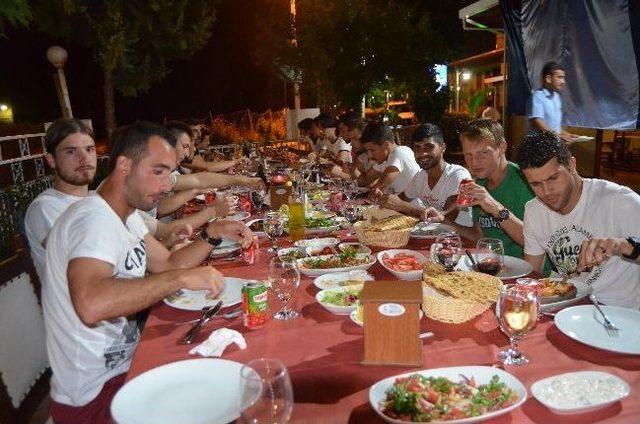 Adana Demirspor’a Moral Yemeği