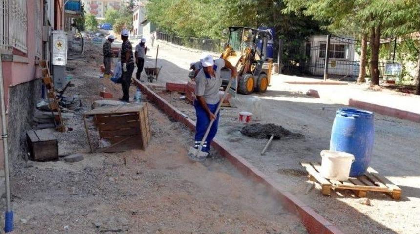 Yenidoğan Mahallesinde Yol Ve Tratuvar Çalışması