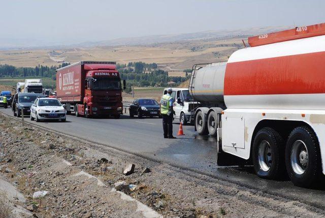 Lastikleri Alev Alan Dolu Tanker Faciaya Ramak Kala Söndürüldü