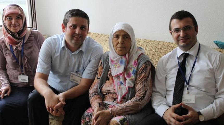 Taburcu Ettikleri Hastaları Evlerinde Ziyaret Ediyorlar