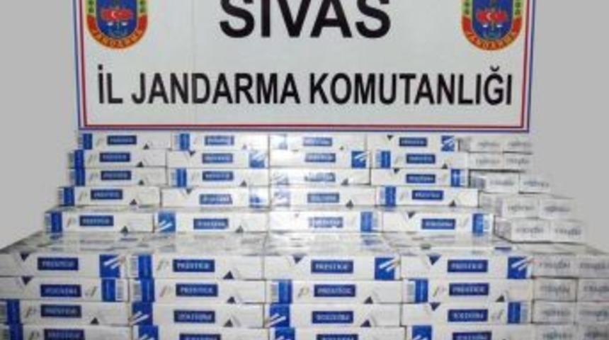 Yolcu Otob&uuml;s&uuml;nde G&uuml;mr&uuml;k Ka&ccedil;ağı Sigara Ele Ge&ccedil;irildi