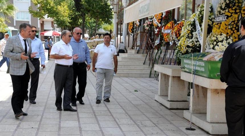 Hilmi &Ouml;zk&ouml;k Manisa'da Kuzeninin Cenazesine Katıldı