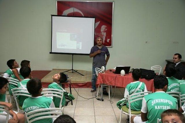 Kayseri Emniyet Müdürlüğünden Yaz Okulu Öğrencilerine Eğitim Semineri