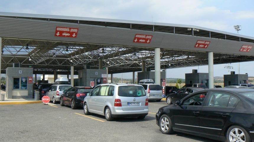 İpsala Sınır Kapısı&rsquo;nda Gurbet&ccedil;iler 15 Kilometrelik Ara&ccedil; Kuyruğu Oluşturdu