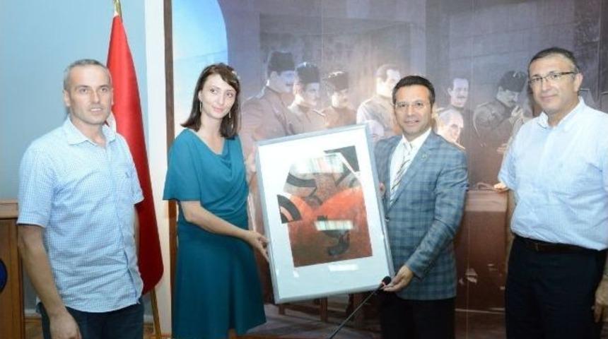 T&uuml;rk&ccedil;e &Ouml;ğrenmeye Gelen &Ouml;ğrencilerden Valiye Ziyaret