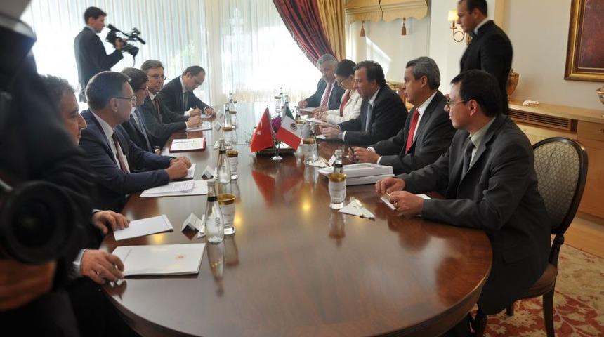 Davutoğlu, Kuribrena Ile G&ouml;r&uuml;şt&uuml;