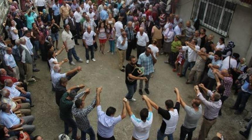 Haberal'a Köyünde Silahlı Horonlu Karşılama