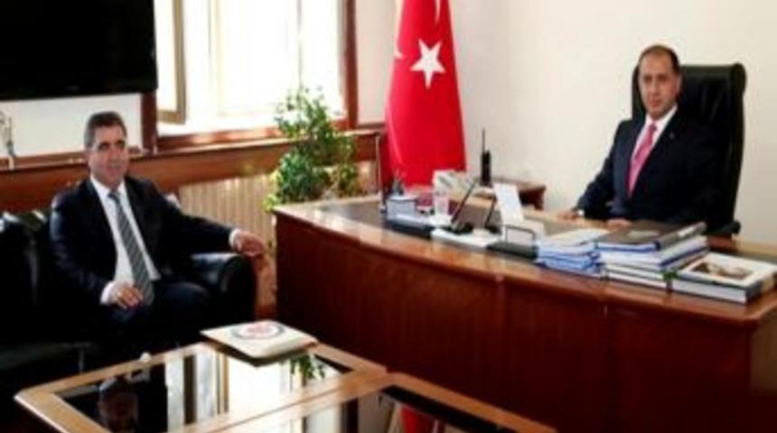 Amasya Belediye Başkan &Ouml;zdemir'den Vali &Ccedil;omaktekin'e Ziyaret