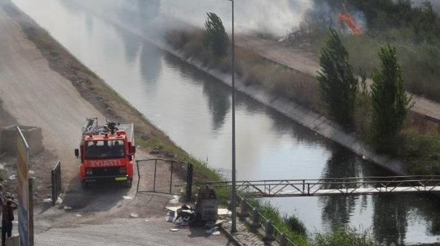 Eskişehir'de &Ccedil;ıkan Ot Yangını Korkuttu