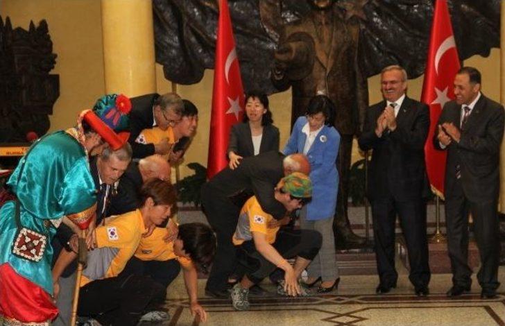 Kore Gazilerini Sırtlarında Taşıdılar G2