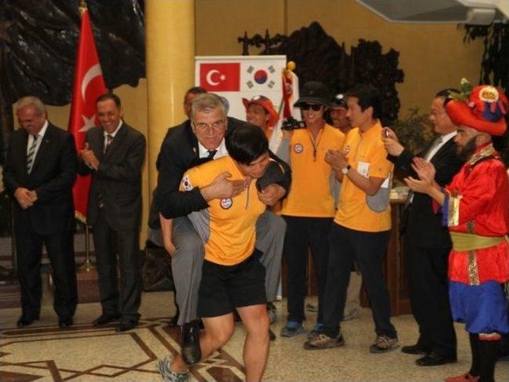 Kore Gazilerini Sırtlarında Taşıdılar G4